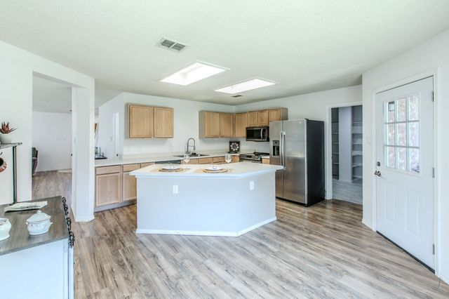3148 Pine Valley Drive, Grand Prairie, TX 75052