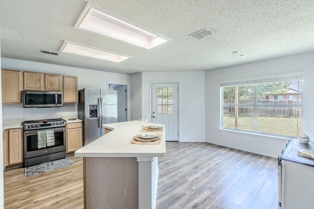3148 Pine Valley Drive, Grand Prairie, TX 75052