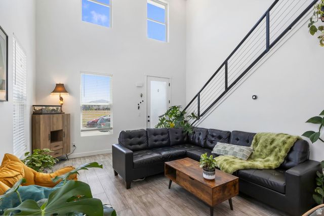 5522 W BURNTSIDE AVE, South Jordan, UT 84009