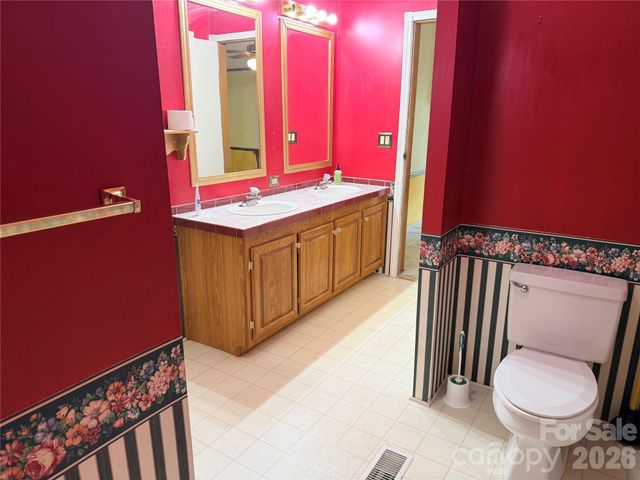 4851 Mounira Avenue, Hickory, NC 28602