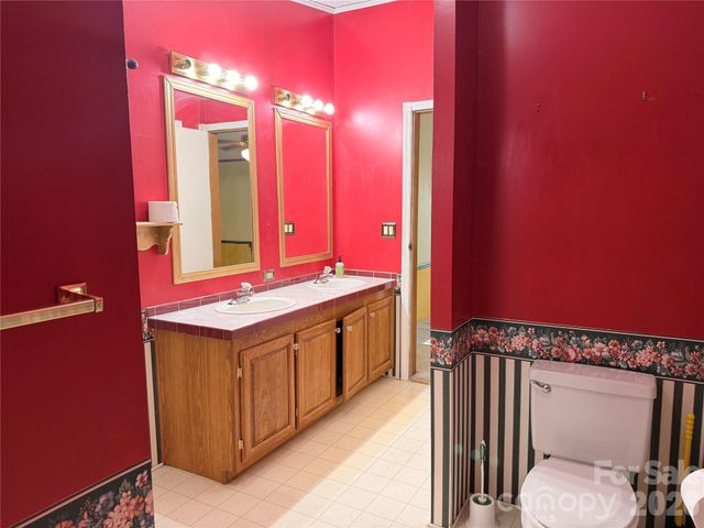 4851 Mounira Avenue, Hickory, NC 28602