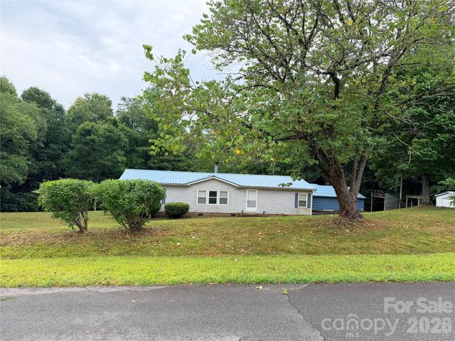 4851 Mounira Avenue, Hickory, NC 28602
