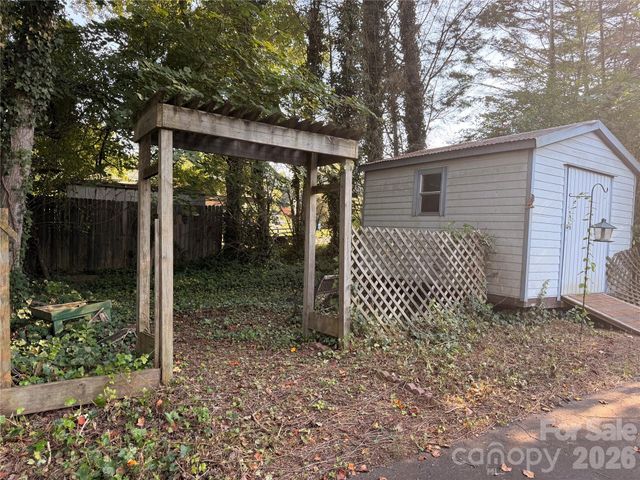 4851 Mounira Avenue, Hickory, NC 28602