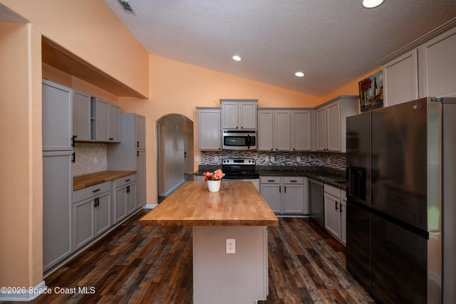 320 Wishing Well Circle SW, Palm Bay, FL 32908
