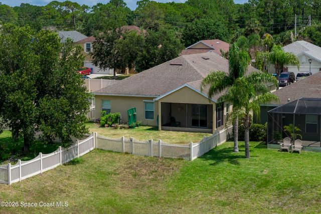 320 Wishing Well Circle SW, Palm Bay, FL 32908