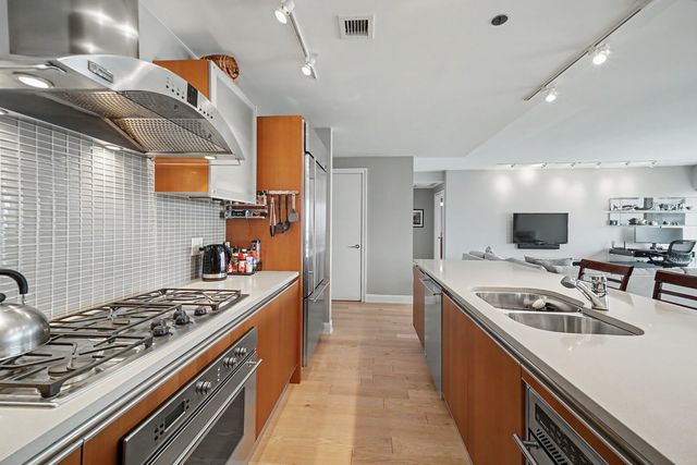 340 E RANDOLPH Street 4304, Chicago, IL 60601