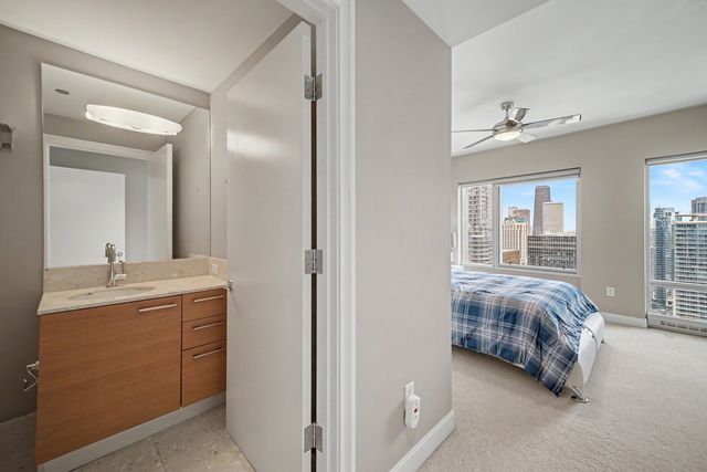 340 E RANDOLPH Street 4304, Chicago, IL 60601