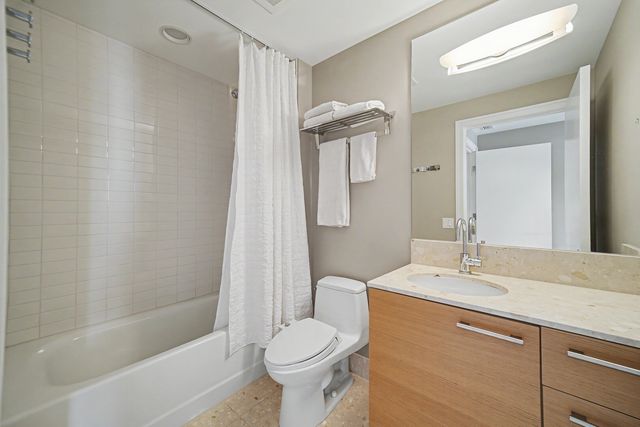340 E RANDOLPH Street 4304, Chicago, IL 60601