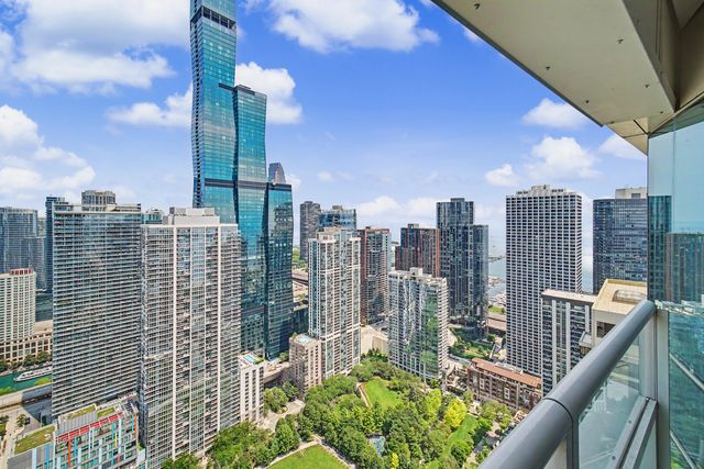 340 E RANDOLPH Street 4304, Chicago, IL 60601