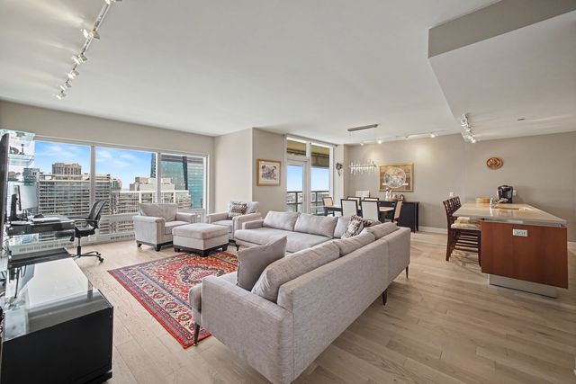 340 E RANDOLPH Street 4304, Chicago, IL 60601