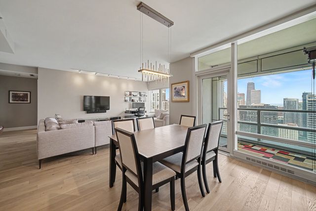 340 E RANDOLPH Street 4304, Chicago, IL 60601