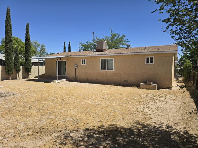 1337 Lucretia Street SW, Albuquerque, NM 87121