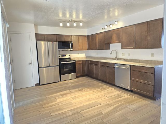 1337 Lucretia Street SW, Albuquerque, NM 87121