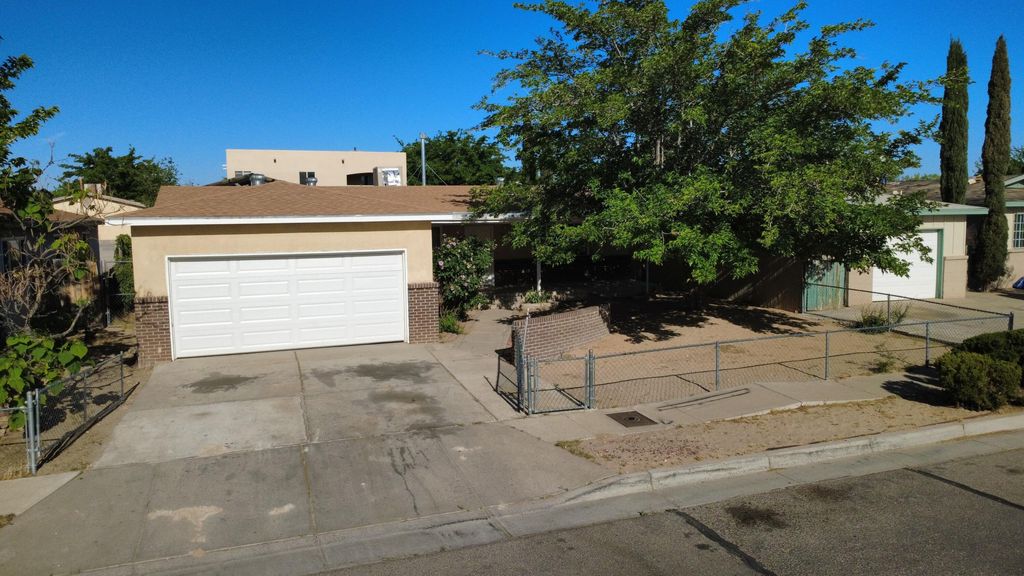 1337 Lucretia Street SW, Albuquerque, NM 87121