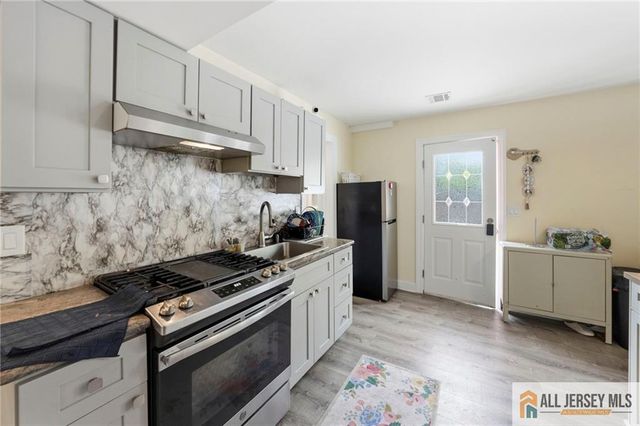 1084 Stelton Road, Piscataway, NJ 08854