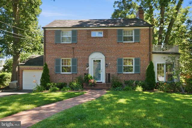 1251 S OAKCREST RD, Arlington, VA 22202