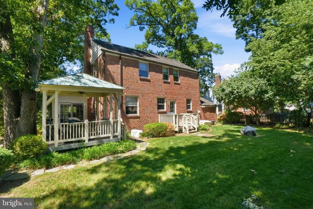 1251 S OAKCREST RD, Arlington, VA 22202