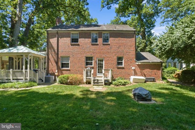 1251 S OAKCREST RD, Arlington, VA 22202