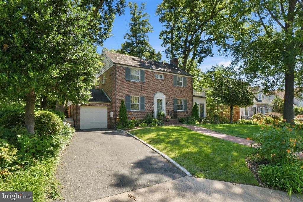 1251 S OAKCREST RD, Arlington, VA 22202