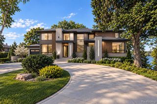 01879 Long Pointe Drive, Bloomfield Hills, MI 48302