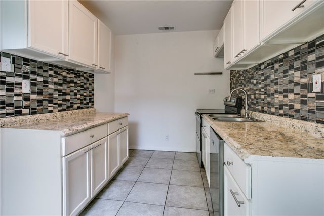 818 E Woodin Boulevard, Dallas, TX 75216