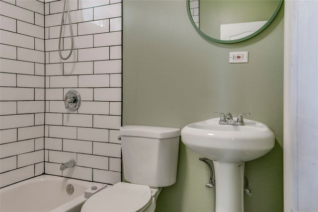 818 E Woodin Boulevard, Dallas, TX 75216