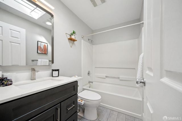 5264 3rd Street 303, San Francisco, CA 94124