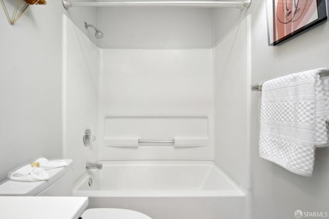 5264 3rd Street 303, San Francisco, CA 94124