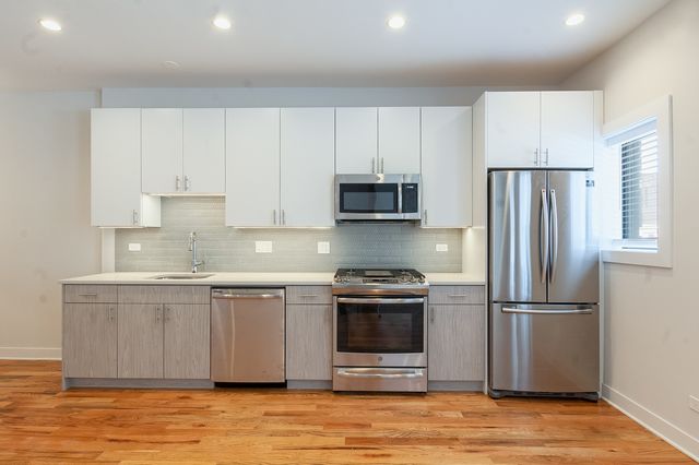1552 N La Salle Drive 301, Chicago, IL 60610