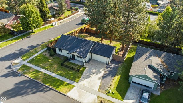 60998 Honkers Lane, Bend, OR 97702