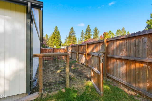 60998 Honkers Lane, Bend, OR 97702