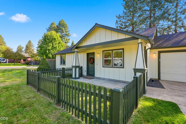 60998 Honkers Lane, Bend, OR 97702