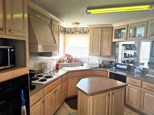 1544 County Road 1272, Deport, TX 75435