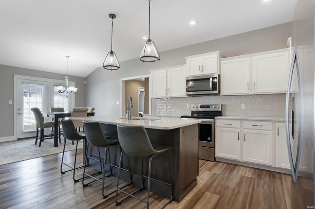 8142 Prescott Drive, Evansville, IN 47715