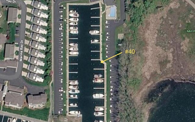 910 W Savidge Street 40, Spring Lake, MI 49456