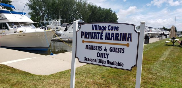 910 W Savidge Street 40, Spring Lake, MI 49456
