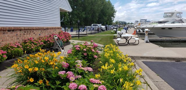 910 W Savidge Street 40, Spring Lake, MI 49456