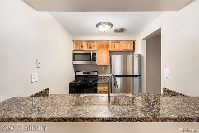 35213 Taffy Drive, Sterling Heights, MI 48312