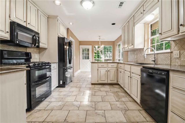 2560 Orchard Hill Road, Siloam Springs, AR 72761