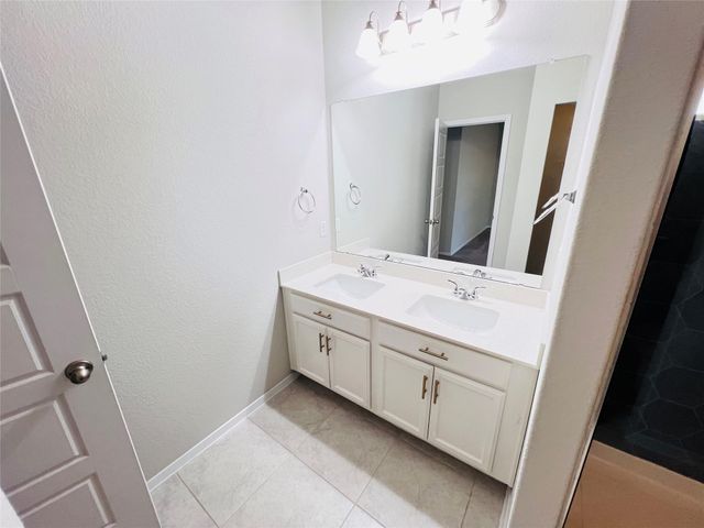 201 Oakstone DR, Georgetown, TX 78628