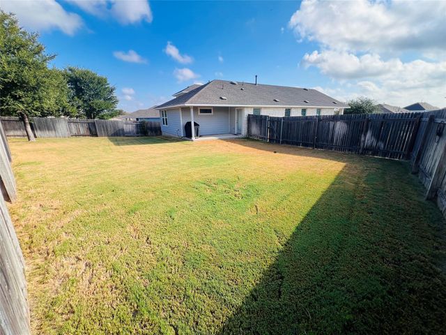 201 Oakstone DR, Georgetown, TX 78628