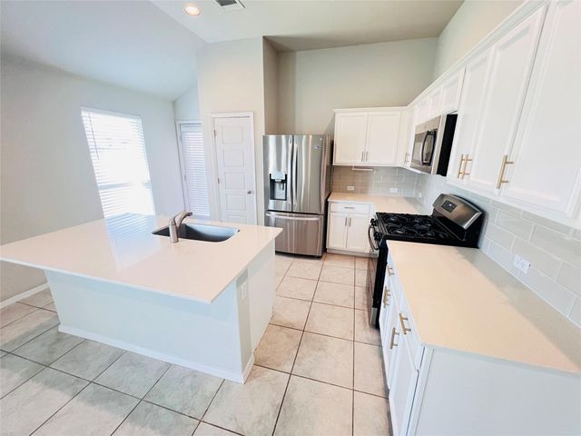 201 Oakstone DR, Georgetown, TX 78628