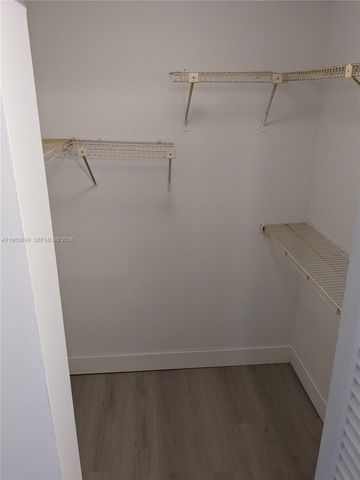 601 Ives Dairy Rd 103-8, Miami, FL 33179