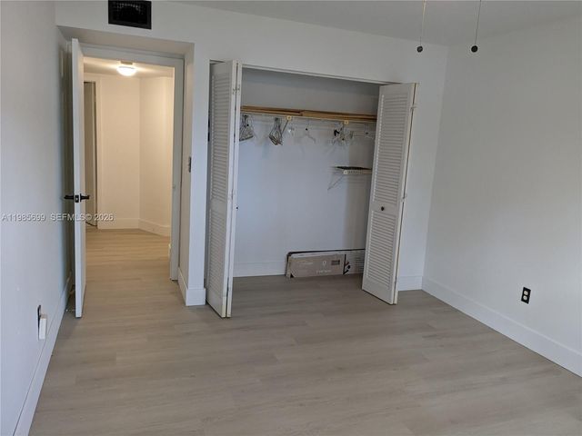 601 Ives Dairy Rd 103-8, Miami, FL 33179