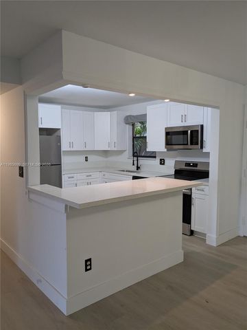 601 Ives Dairy Rd 103-8, Miami, FL 33179