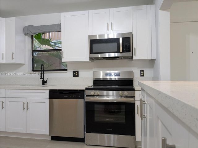 601 Ives Dairy Rd 103-8, Miami, FL 33179