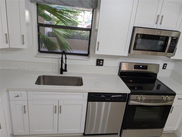 601 Ives Dairy Rd 103-8, Miami, FL 33179