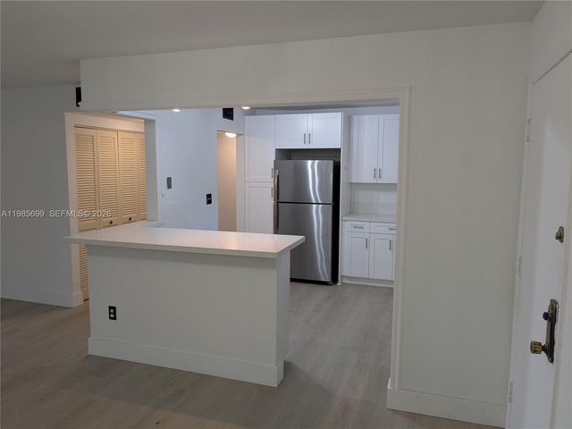 601 Ives Dairy Rd 103-8, Miami, FL 33179