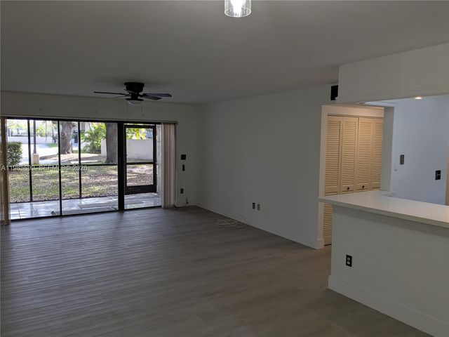 601 Ives Dairy Rd 103-8, Miami, FL 33179