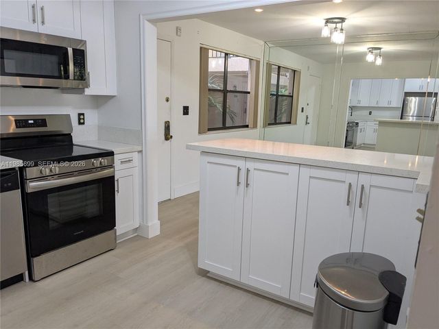 601 Ives Dairy Rd 103-8, Miami, FL 33179